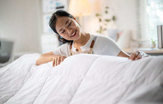 A woman evaluating her sleep microclimate.