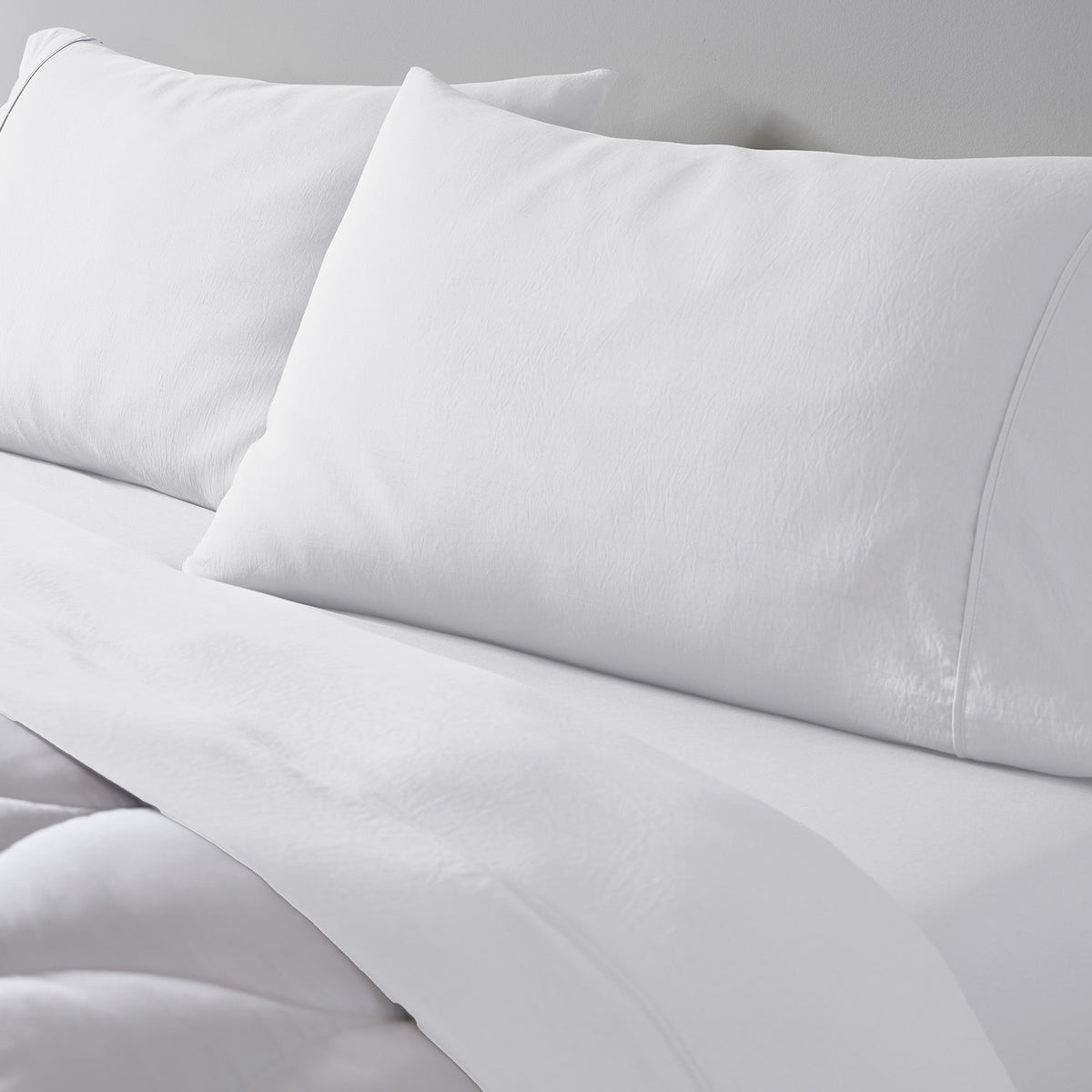 An essential sheet set on a bed in white.