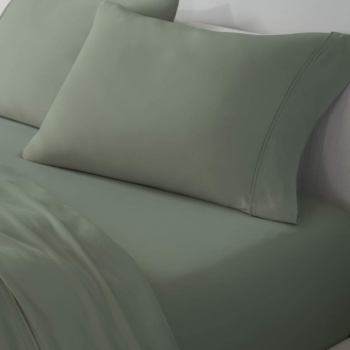 An image of moss green BEDGEAR VerTex sheets and pillowcases.
