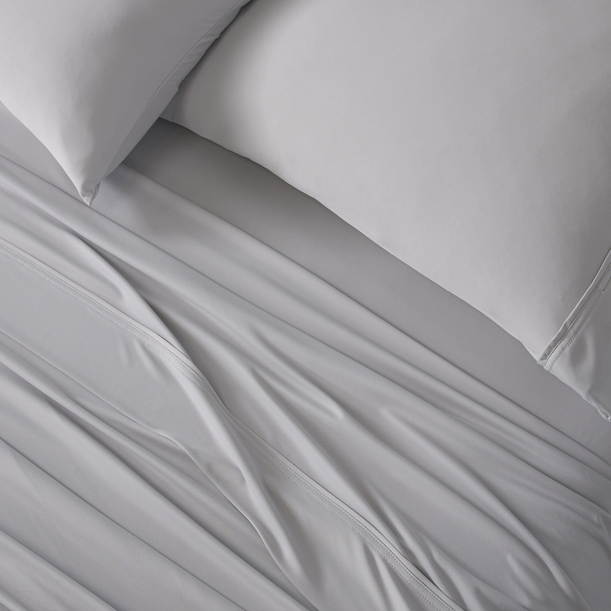 An image of VerTex sheets and pillowcases on a bed.